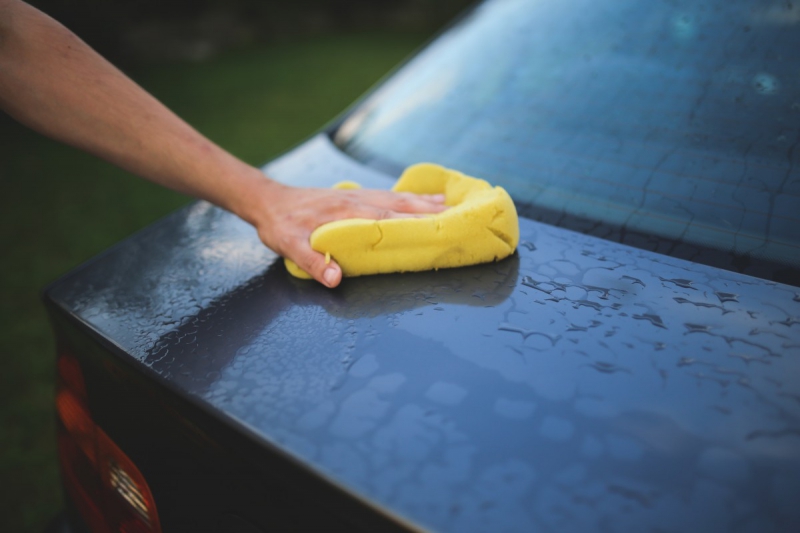 carrosserie-CLANS-min_cleaning_washing_carwash_sponge_car_auto_hand_man-722705